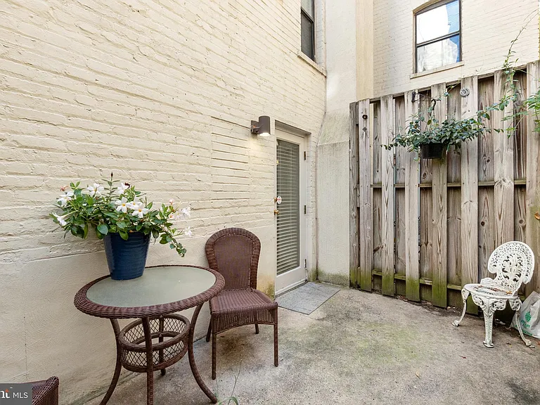 2145 California St NW #102 — Photo 19