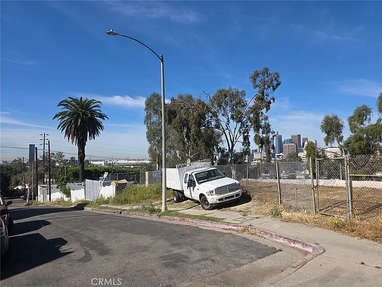 1203 E Cesar E Chavez Ave — Photo 38