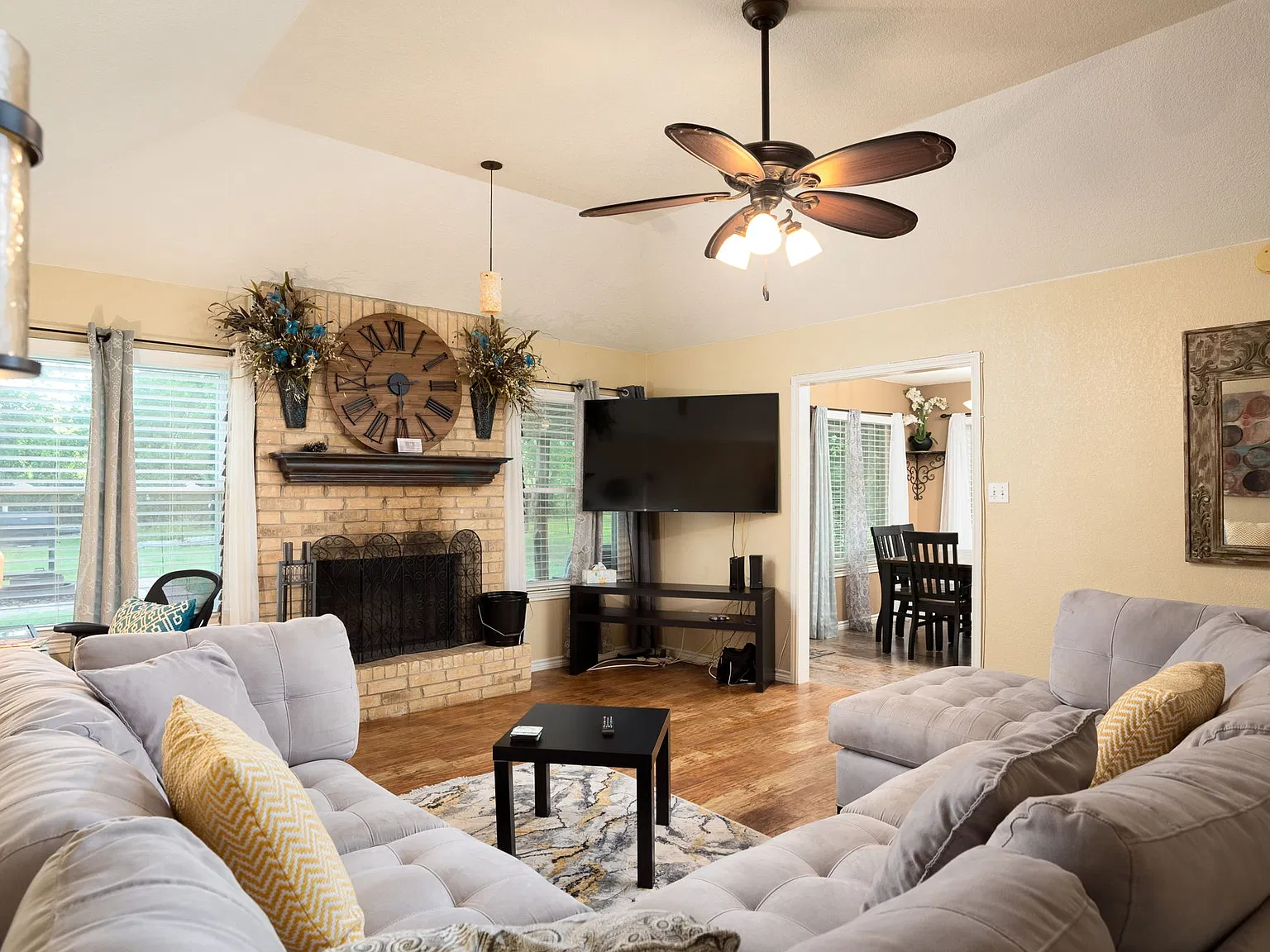 3 bed, 1393 sqft, $2,450 — Photo 3