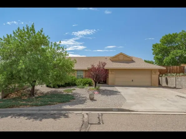 873 Campfire Rd SE, Rio Rancho, NM 87124