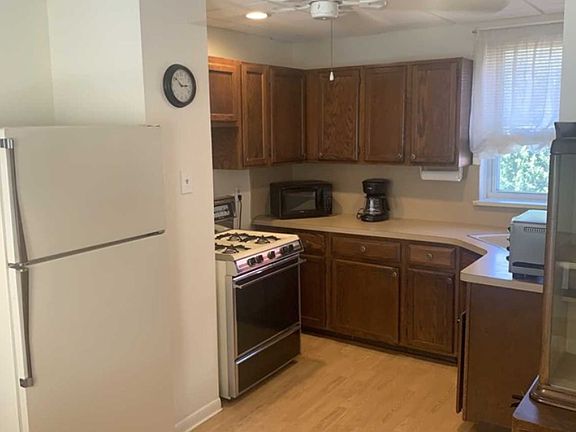 3rd image of 404 Passaic Ave Floor 2