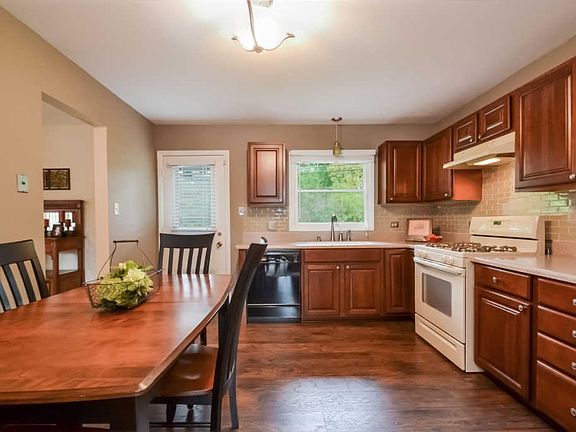 4th image of 4828 Dorothy Ct