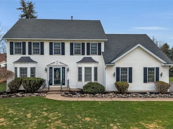 4190 Thornwood Ln, Williamsville, NY 14221