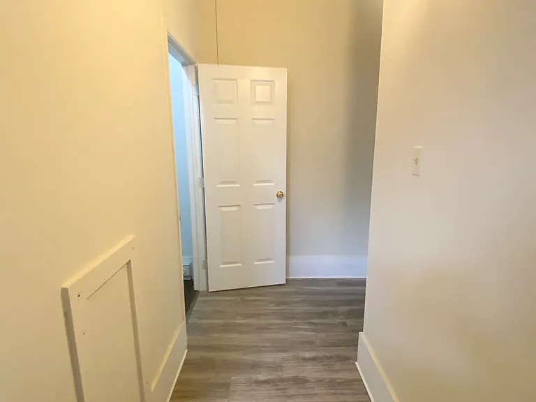 901 Queen St #1F — Photo 10