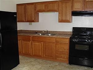 2nd image of 814 W 53rd St APT 21