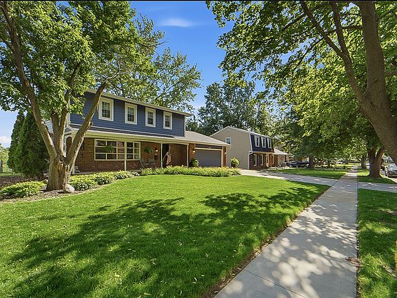 3rd image of 2104 Meadow Brook Dr