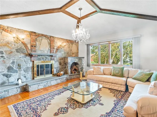 371 Hancock St, Tiverton, RI 02878