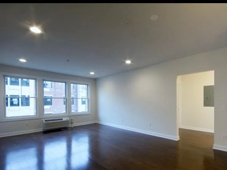 240 Walker St — Photo 2