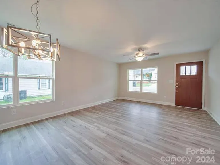 409 Grace Ave NW — Photo 3