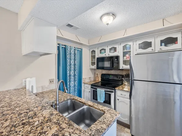 1420 Meadowood Village Dr, Fort Worth, TX 76120