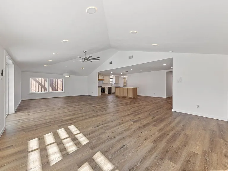 3616 Woodleigh Dr — Photo 14