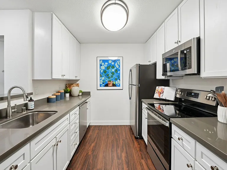 Pescadero Apartments — Photo 25