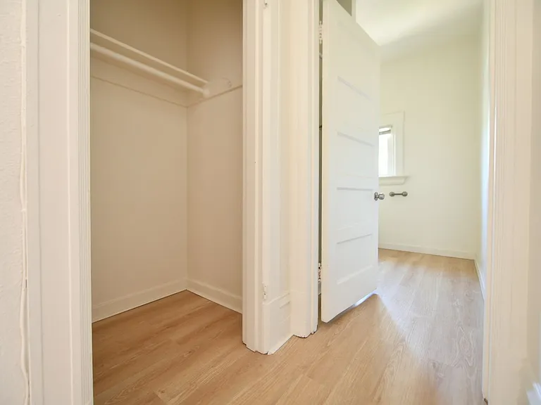 2517 Regent St — Photo 10