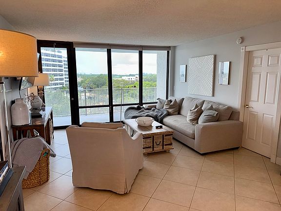 5th image of 336 Golfview Rd APT 718