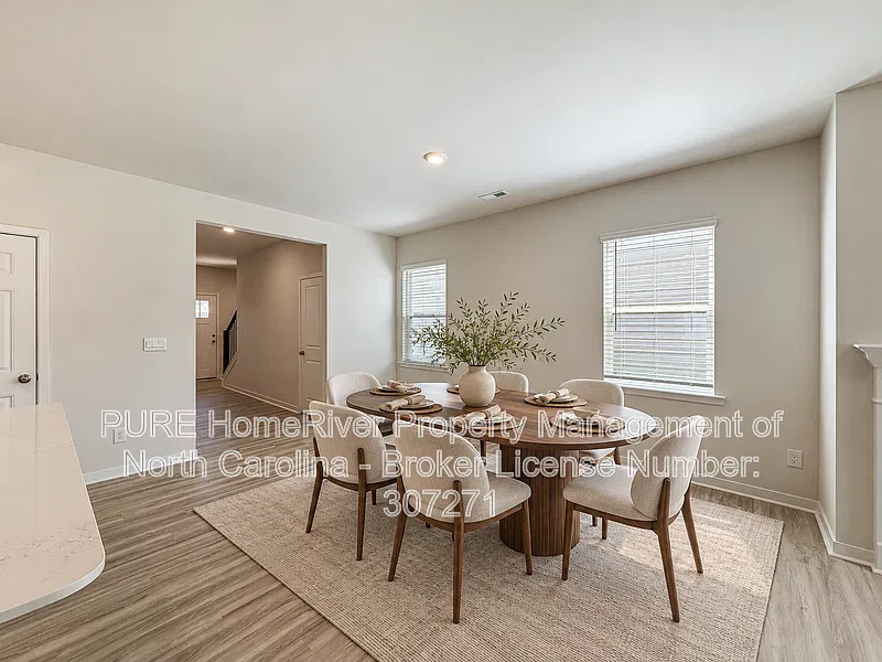 5 bed, 3.0 bath, 2376 sqft, $2,375 — Photo 3