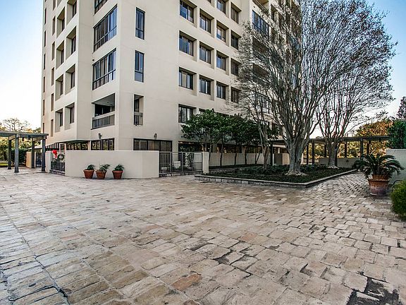 2nd image of 4001 N New Braunfels Ave APT 106