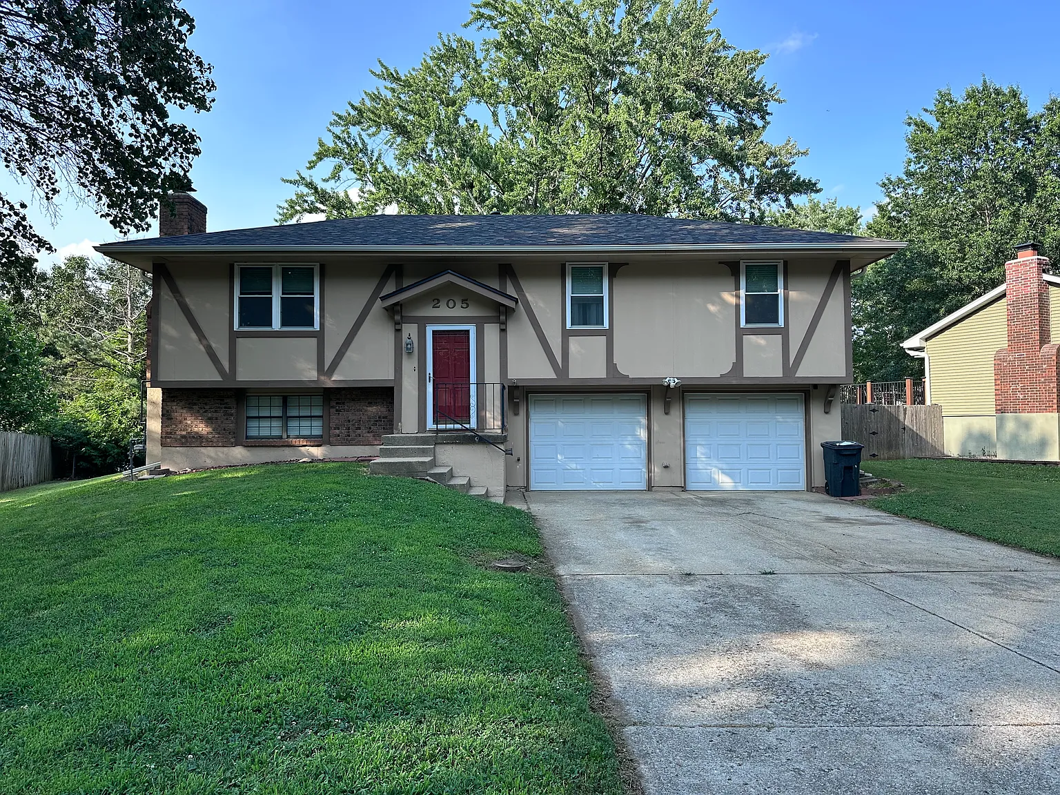 3 bed, 1500 sqft, $2,100 — Photo 2