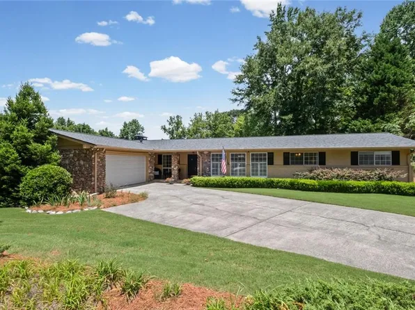 2730 Fontainebleau Dr, Dunwoody, GA 30360