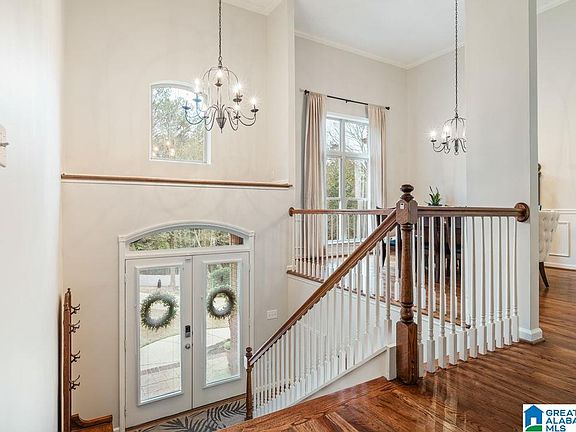 4th image of 100 Windsor Trl