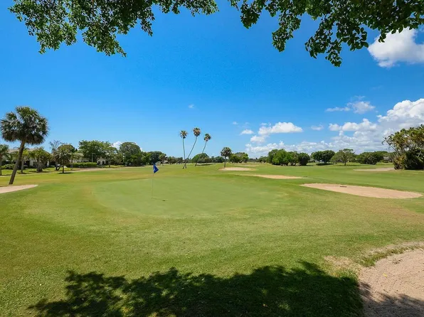5954 SE Franklin Place, Hobe Sound, FL 33455