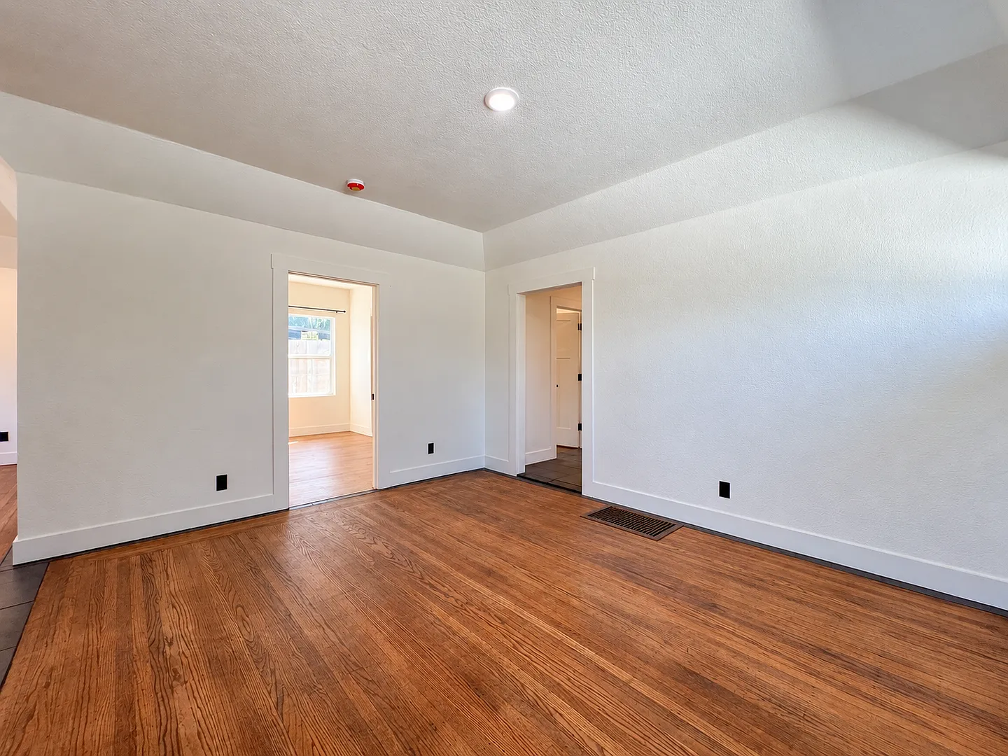 Beautifully Remodeled Two Bedroom Napa Home — Photo 4