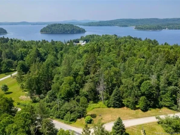 13 Utopia Rd #13A, Saint George, NB E5C 2C9