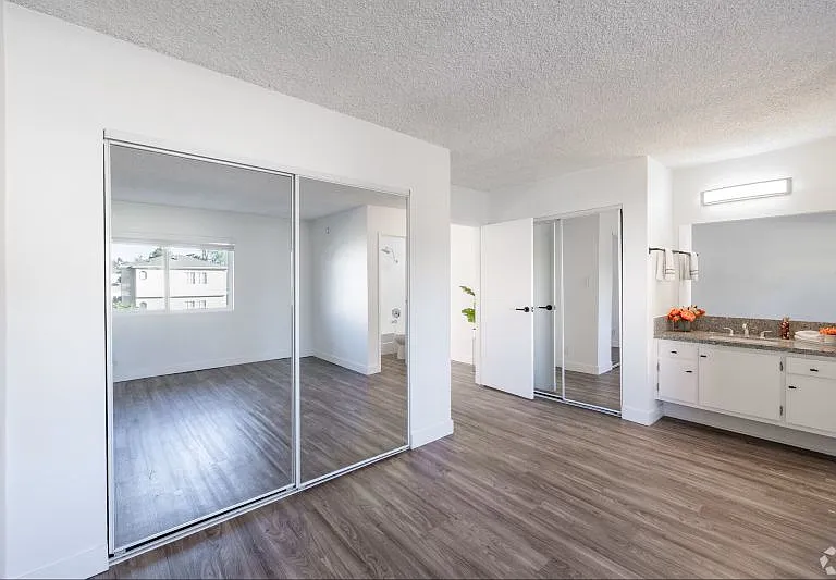 Carson Oakwood Apartments — Photo 12