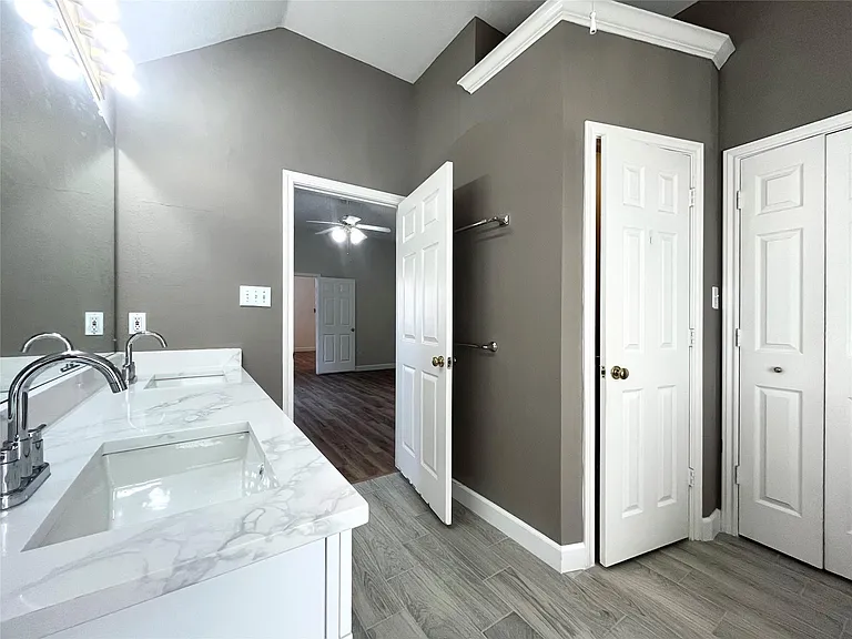 6816 Forest Hills Dr — Photo 8
