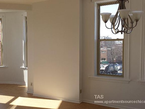 3rd image of 2105 N Cleveland Ave #1