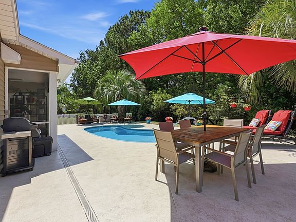 5th image of 413 Westham Dr.