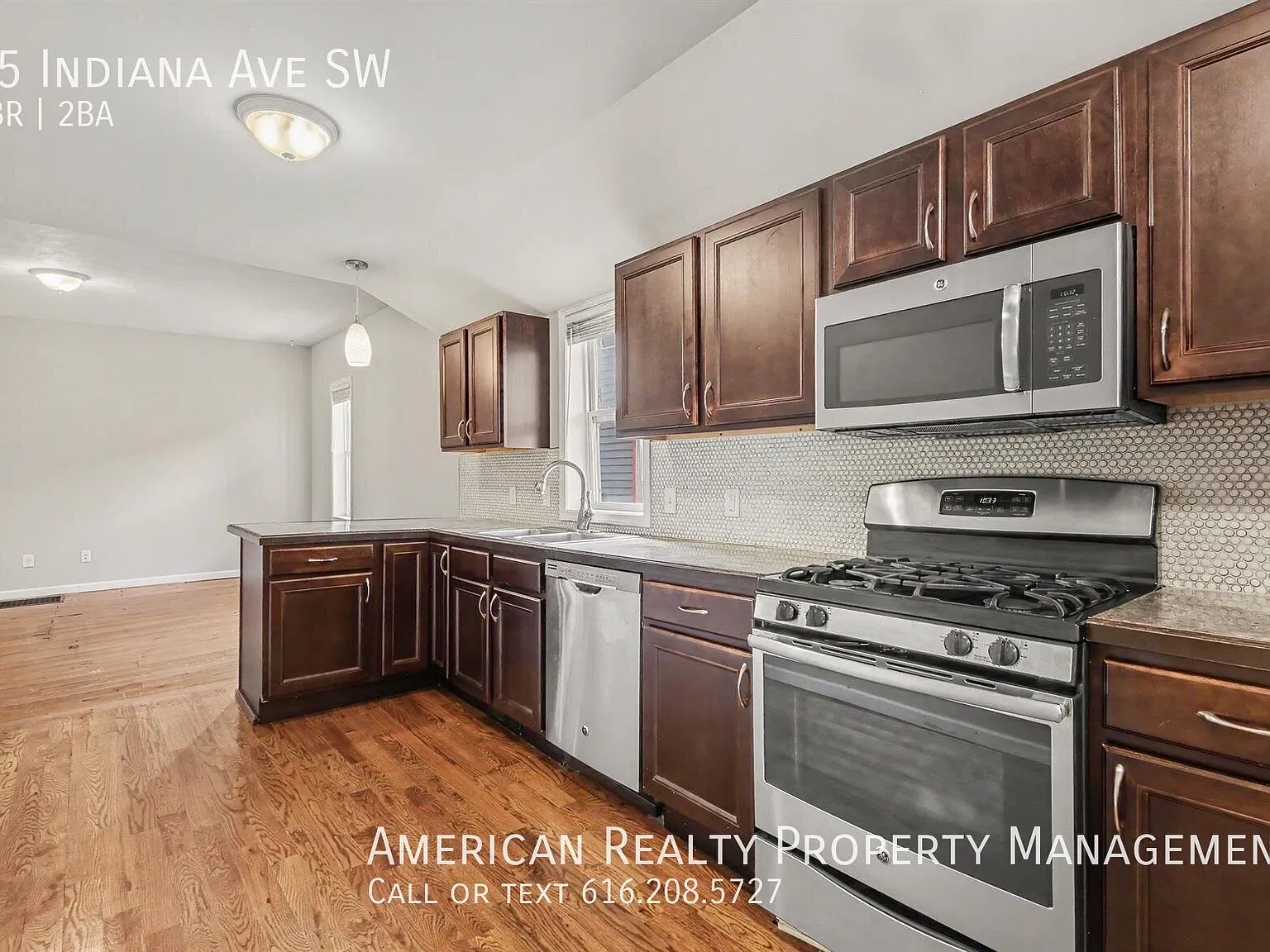4 bed, 1255 sqft, $2,300 — Photo 4