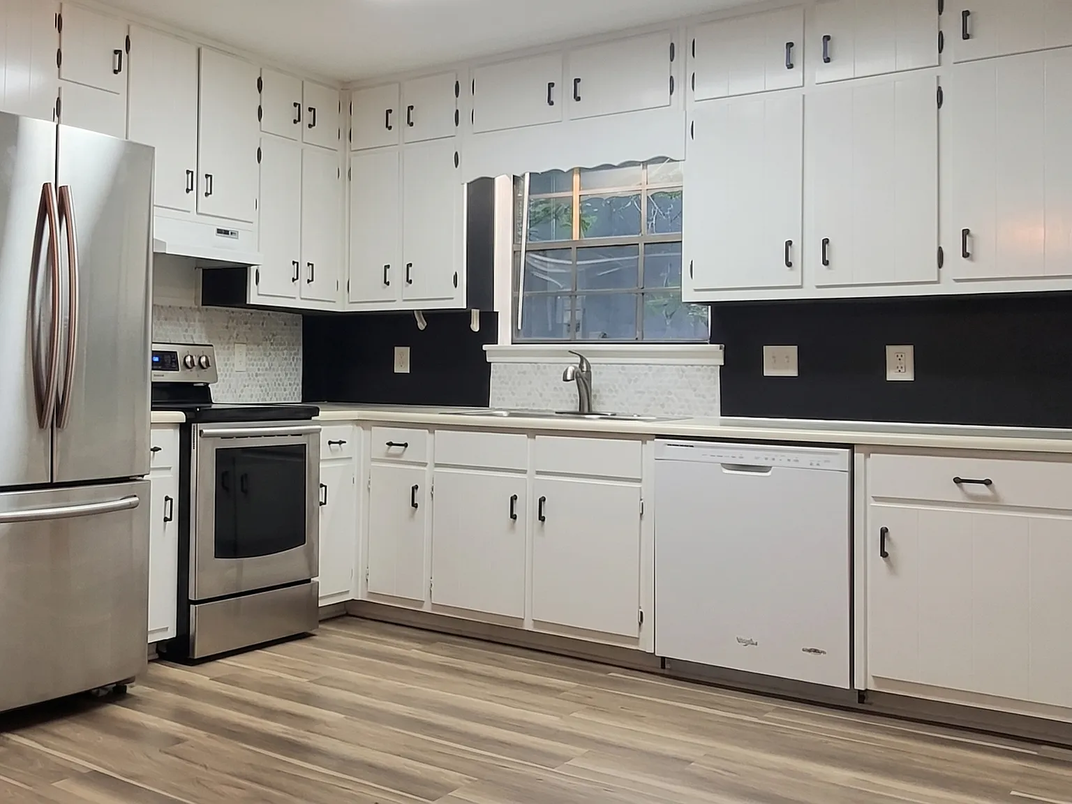 3 bed, 1384 sqft, $1,850 — Photo 3