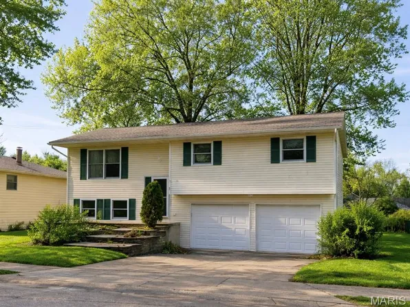 921 Chancellor Dr, Edwardsville, IL 62025