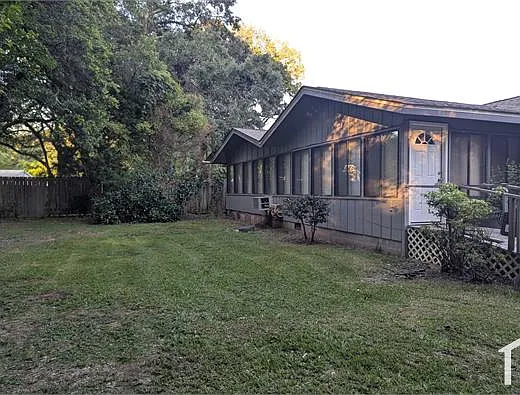 5408 Colonial Cir N — Photo 3