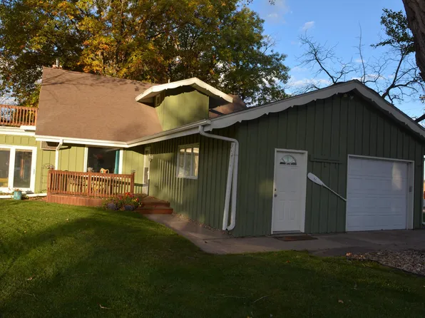 5 El Charman Lake Pl, Gibbon, NE 68840