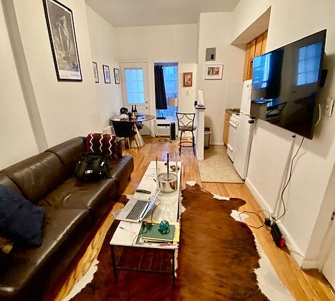 2nd image of 331 E 88th St APT 1B