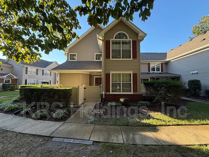 2 bed, 2.0 bath, 1068 sqft, $1,950 — Photo 1