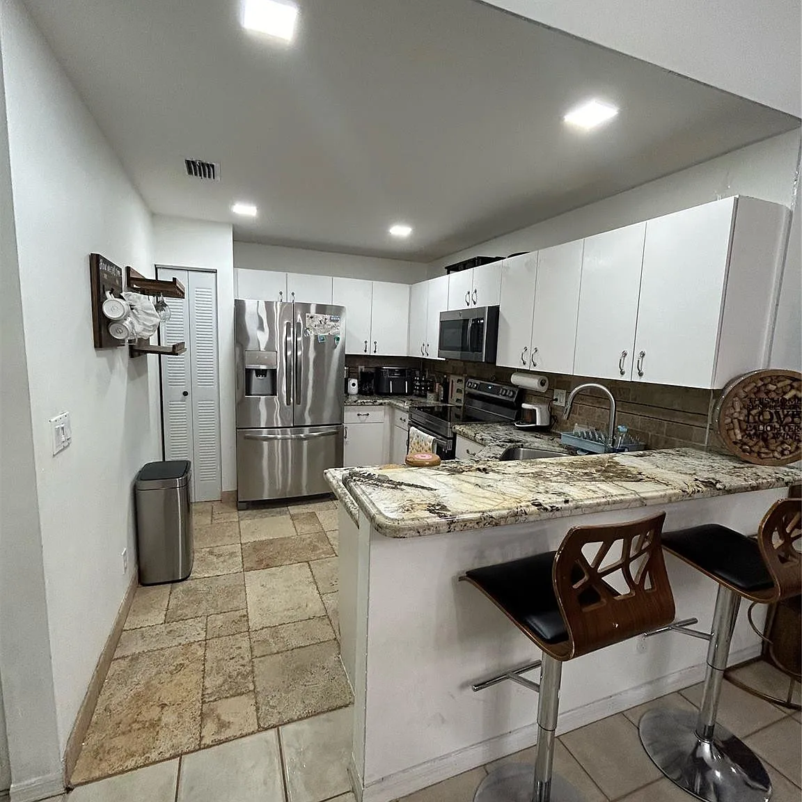 2 bed, 2.0 bath, 1044 sqft, $2,850 — Photo 3