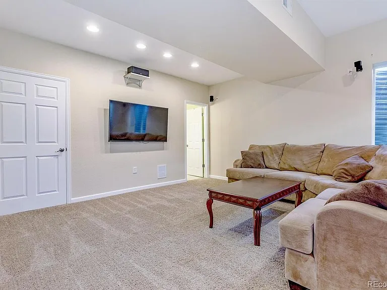 1977 Quartz St — Photo 17
