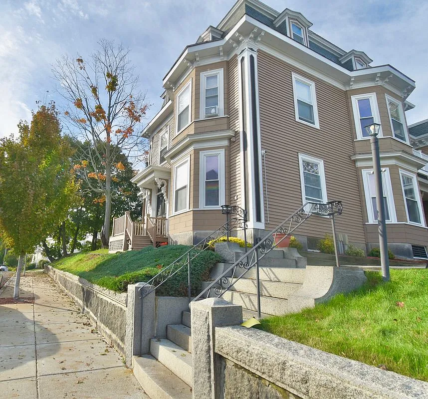 37 Railroad Ave — Photo 1