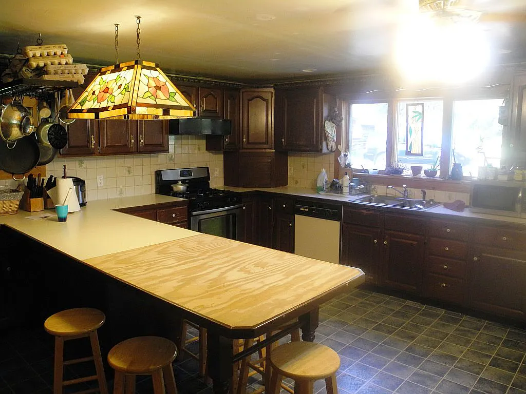 713 56th Pl NE photo 1