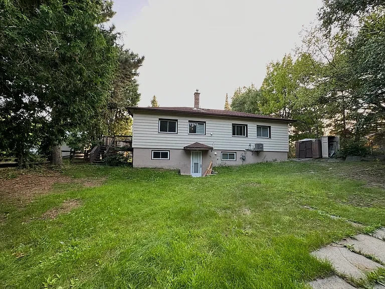 Brenda Dr — Photo 17