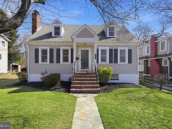 2nd image of 1529 N Glebe Rd