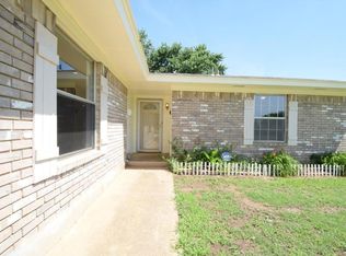 716 Wilkinson Dr, Moore, OK 73160