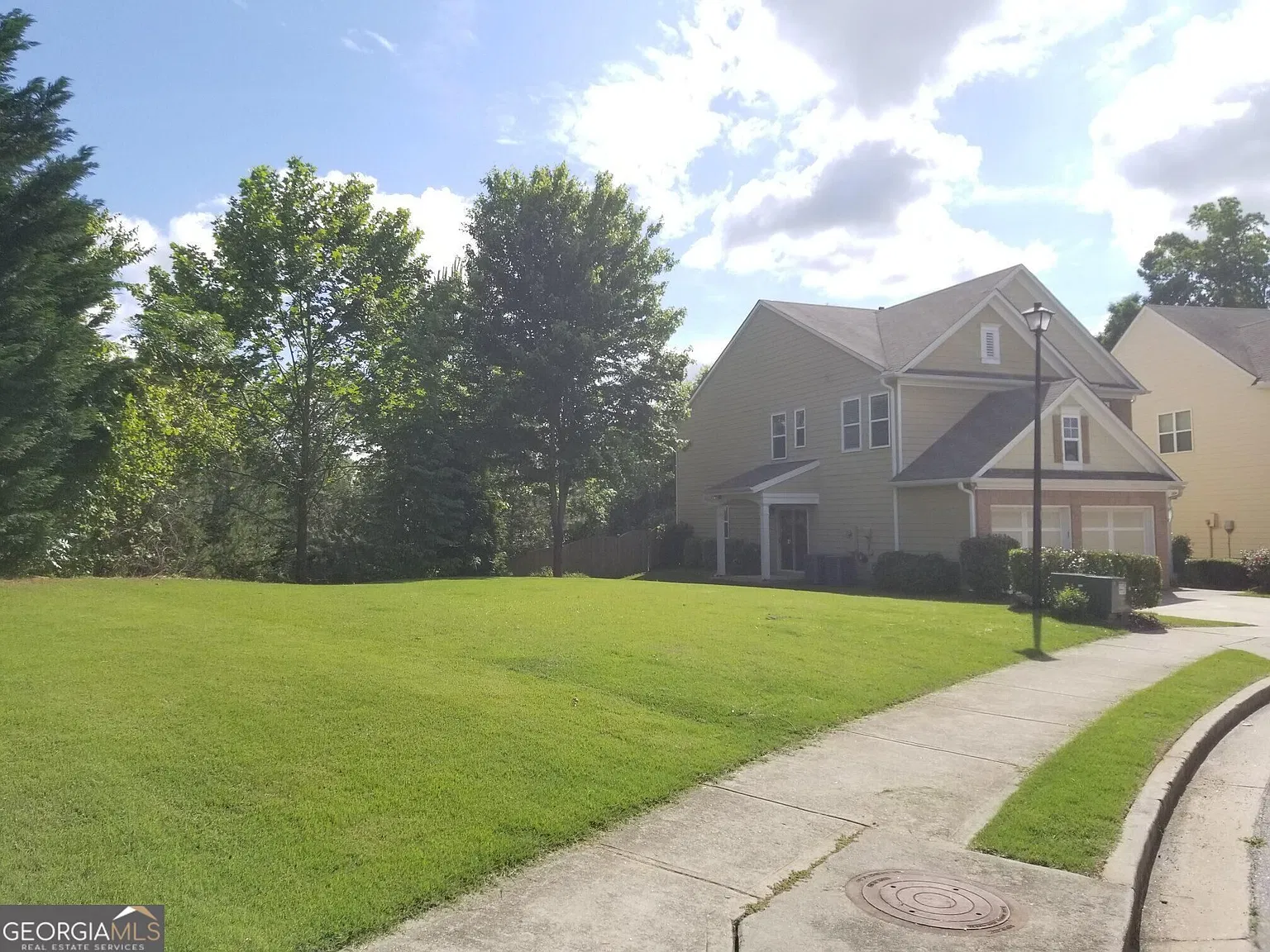 4 bed, 2.5 bath, 2038 sqft, $2,525 — Photo 4