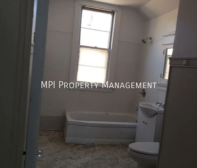 3306 N 24th Pl — Photo 7