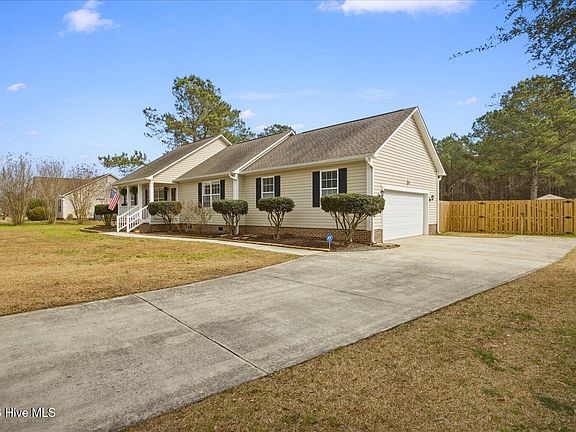 4th image of 406 Knollwood Drive