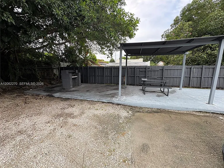 3237 SW 4th St #9 — Photo 11