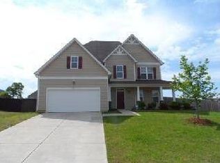 471 Heathrow Dr, Spring Lake, NC 28390