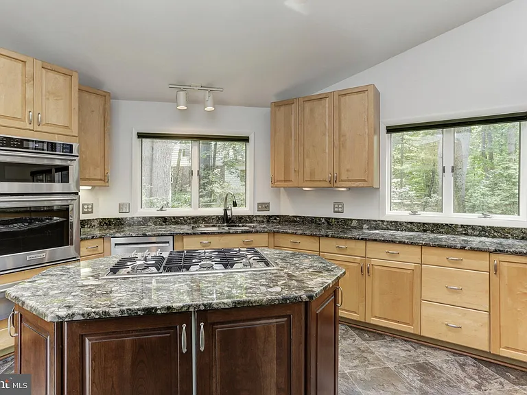 10373 Currycomb Ct — Photo 6